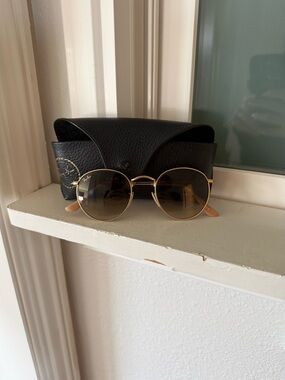 Ray-Ban Gold Metal Round Sunglasses with Brown Gradient Lenses
